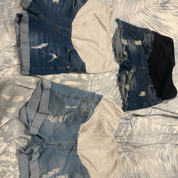 Size medium maternity shorts - Picture 3 of 3